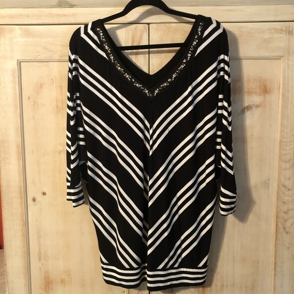 Lane Bryant Tops - 💕Lane Bryant Embellished Diangle Striped Top